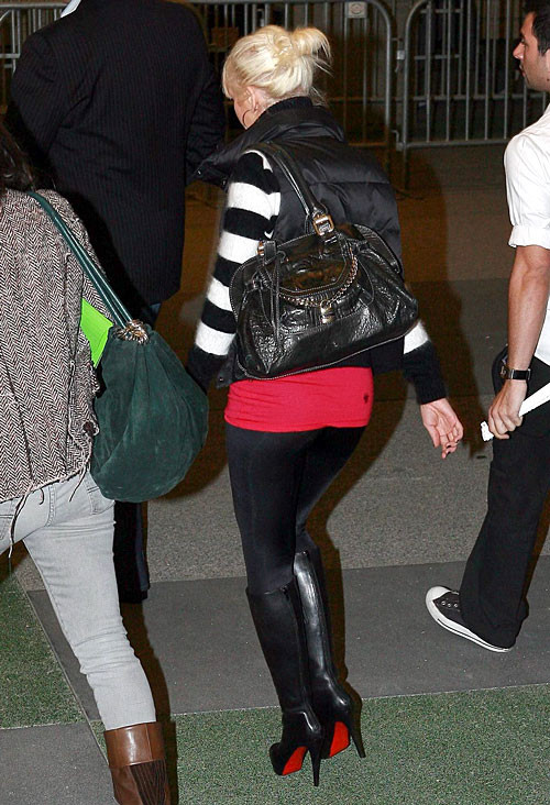 Christina Aguilera in posa molto sexy in pantaloni della coscia
 #75408806