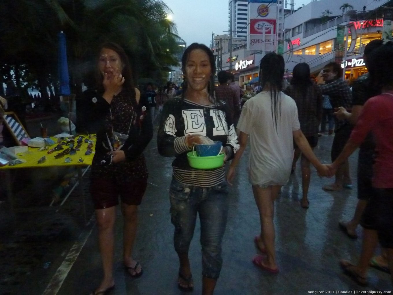 De vraies prostituées des rues de Bangkok, Thaïlande, chaudes salopes asiatiques.
 #68166447