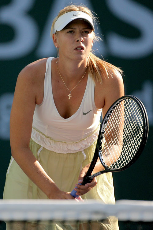 Maria Sharapova downblouse on court and upskirt paparazzi pictures #75400890