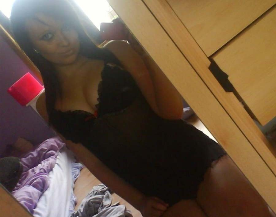 Linda novia amateur burlándose de la cámara
 #77069477