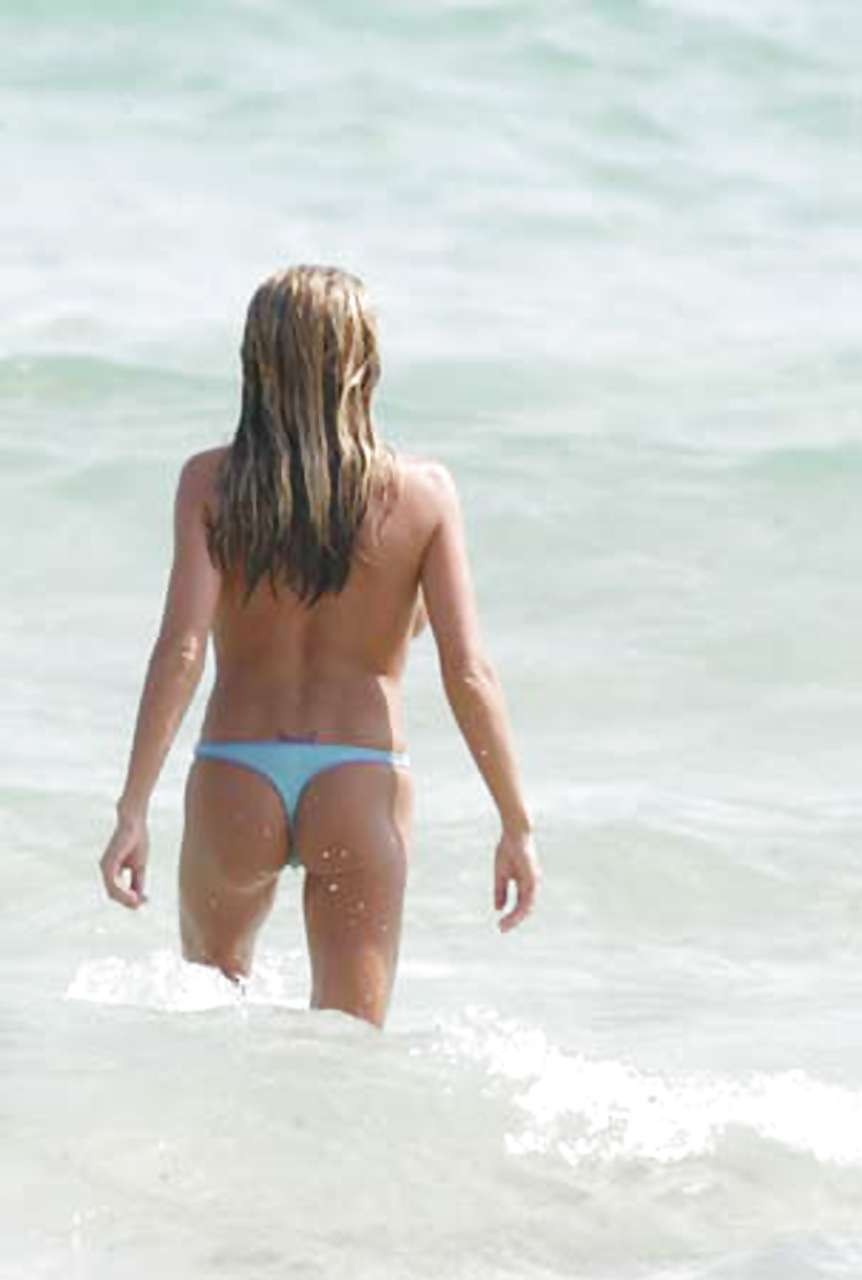 Jordan Katie prezzo mostrando enormi tette in toples sulla spiaggia
 #75228830