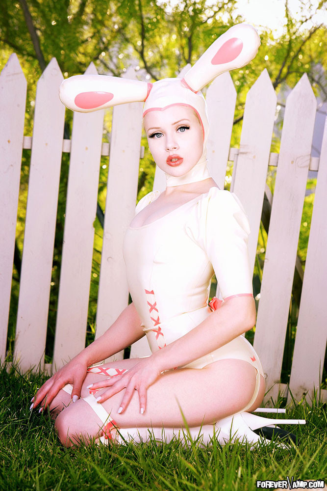 Mosh pulls off her sexy latex bunny outfit outdoor #70316998