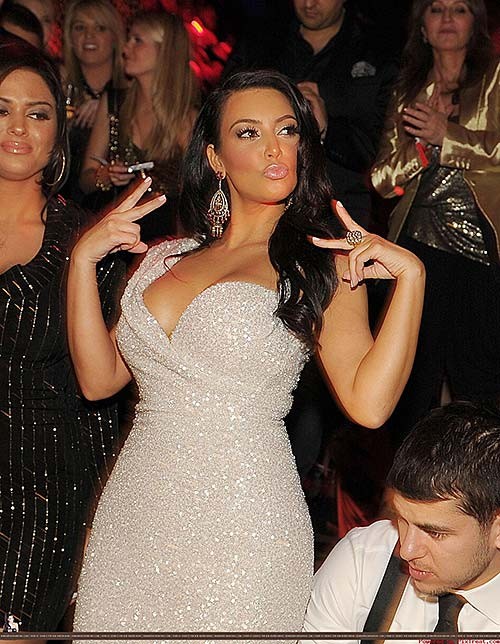 Kim Kardashian exposing her fucking sexy body and huge boobs #75285624