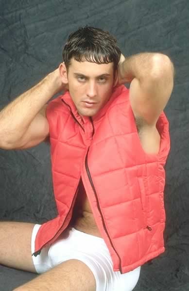 Chico amateur sexy posando
 #77010489