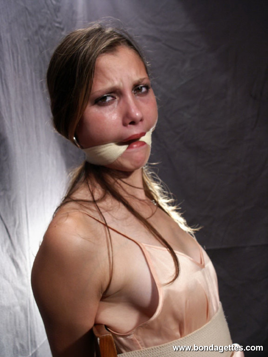 Elegante subbie amateur en corbata bondage no desnuda
 #74612732