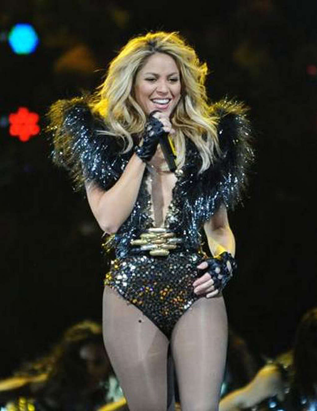 Shakira look hot in sexy outfit on stage and in bikini #75359599