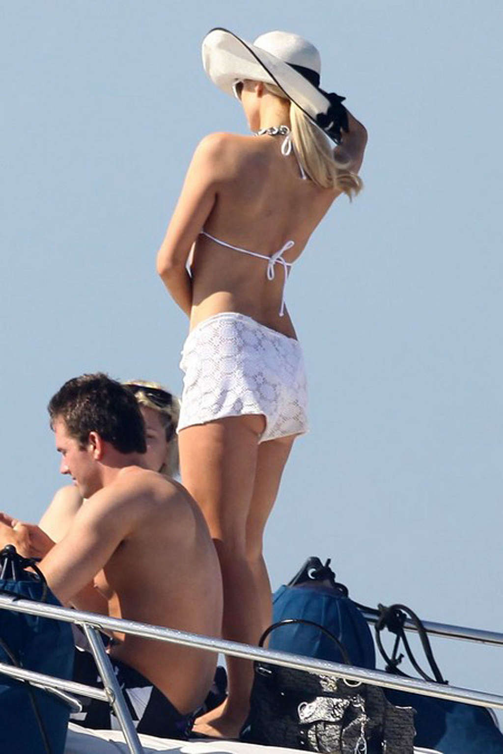 Paris Hilton molto sexy e caldo upskirt foto paparazzo
 #75358671