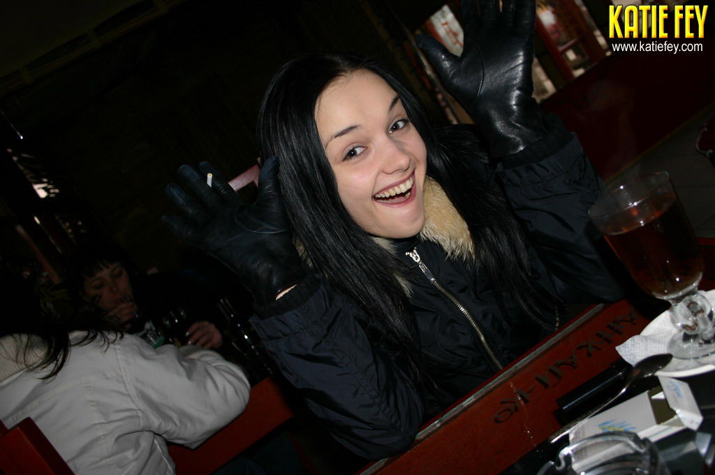 Un día de fiesta de una modelo joven tetona
 #74938902