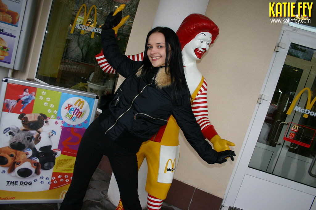 Un día de fiesta de una modelo joven tetona
 #74939014