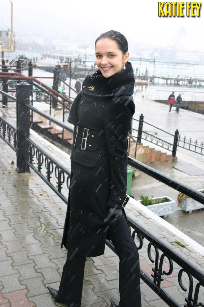 Un día de fiesta de una modelo joven tetona
 #74939021