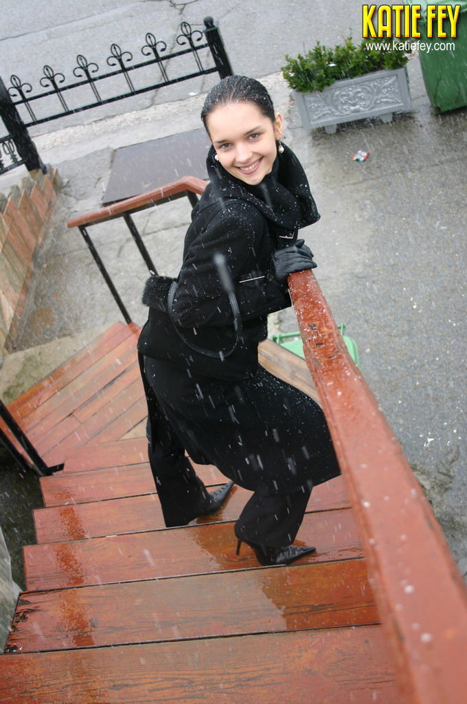 Un día de fiesta de una modelo joven tetona
 #74939028