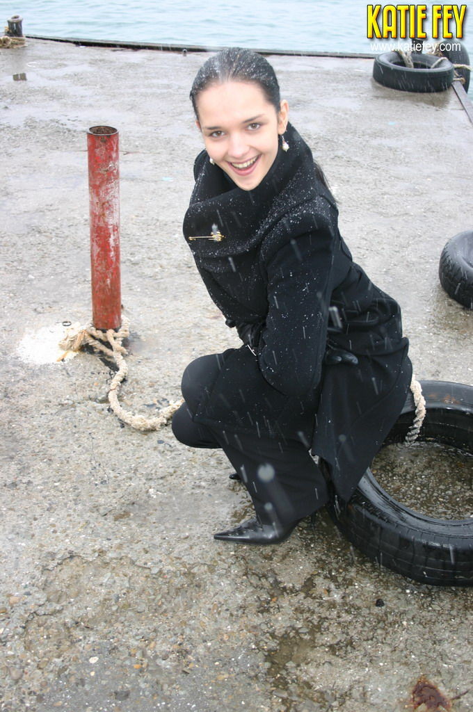 Un día de fiesta de una modelo joven tetona
 #74939044