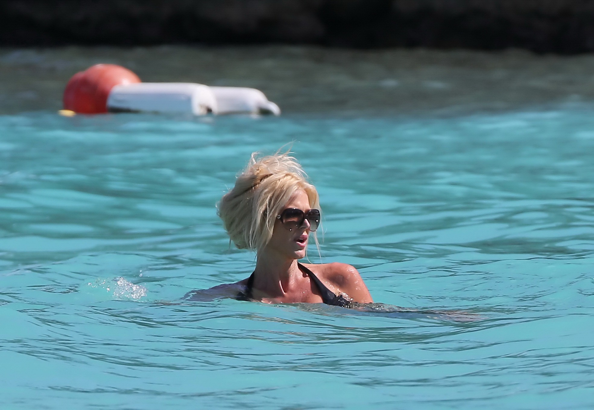 Victoria Silvstedt busty and booty in tiny black bikini