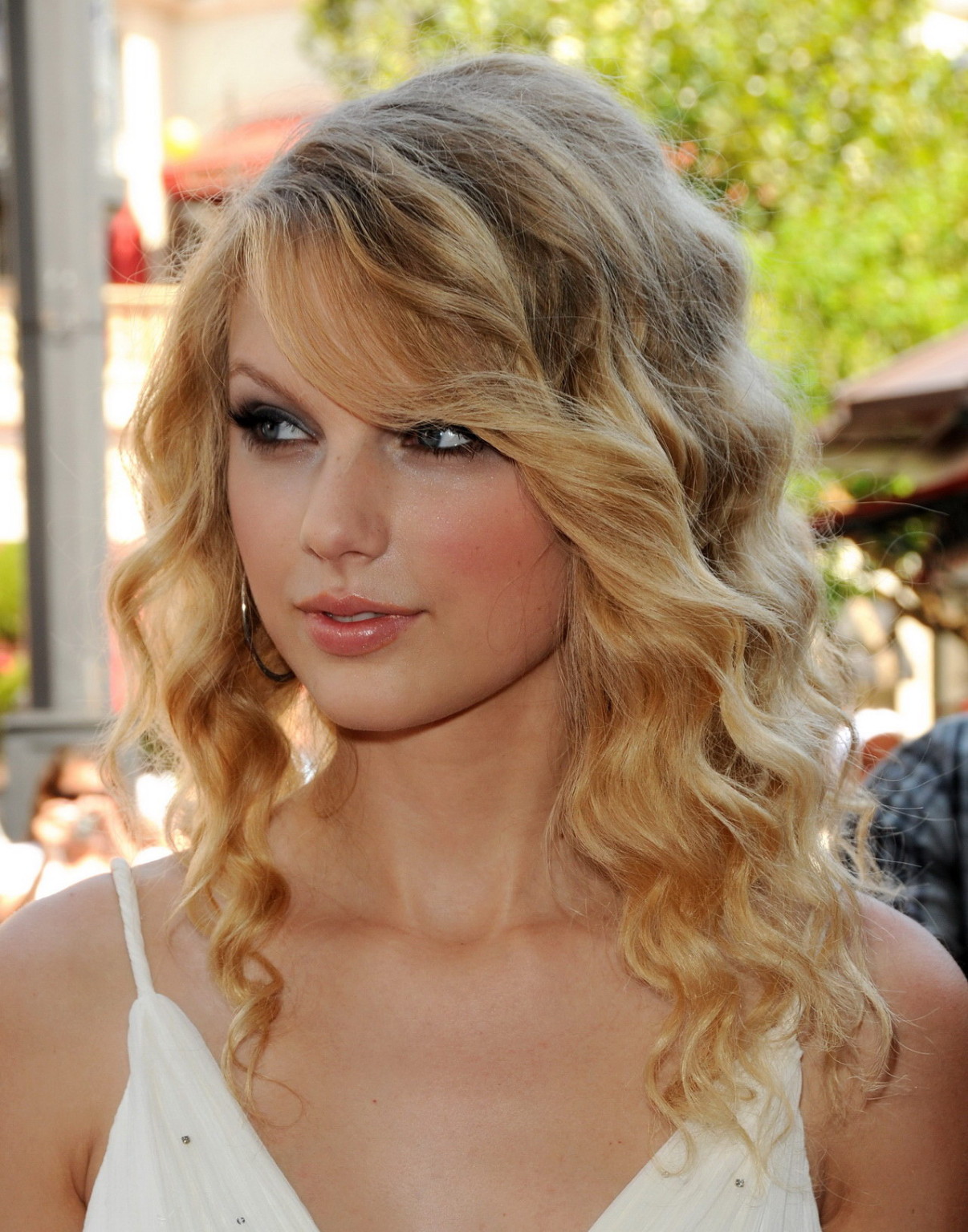 Taylor Swift stunning in white dress at 'Another Cinderella Story' premiere #75348985