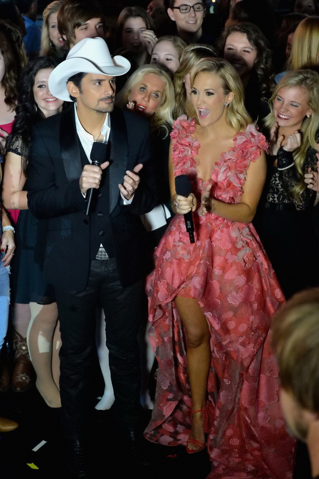 Carrie Underwood splendida in abiti sexy see-through al 47 ° annuale cma awards 
 #75213757