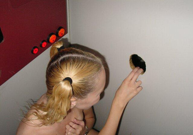 Rubia ninfómana chupa un montón de pollas a través de un gloryhole
 #73882593