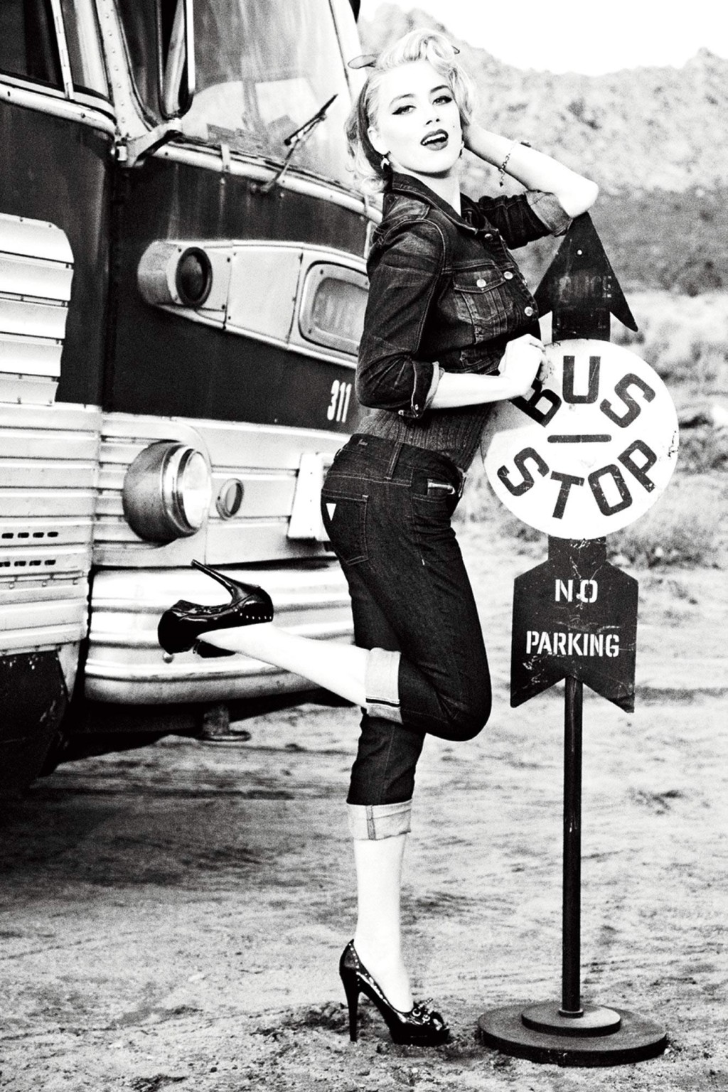 アンバー・ヒアリング、2011年秋のヴィンテージ広告キャンペーンでとてもセクシーな姿を披露
 #75276076