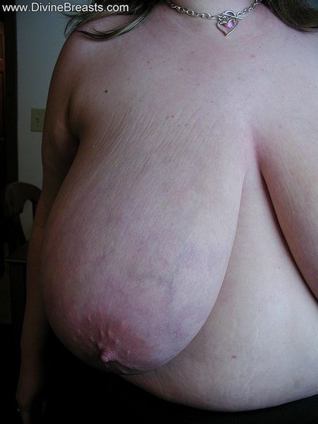 Nicole, une amatrice bien en chair, exhibe ses seins gigantesques.
 #67314919