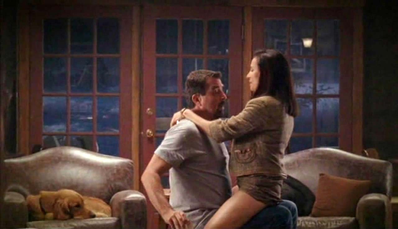 Mimi rogers mostrando su coño peludo y sus enormes tetas y montando a un tipo en desnudo 
 #75307924