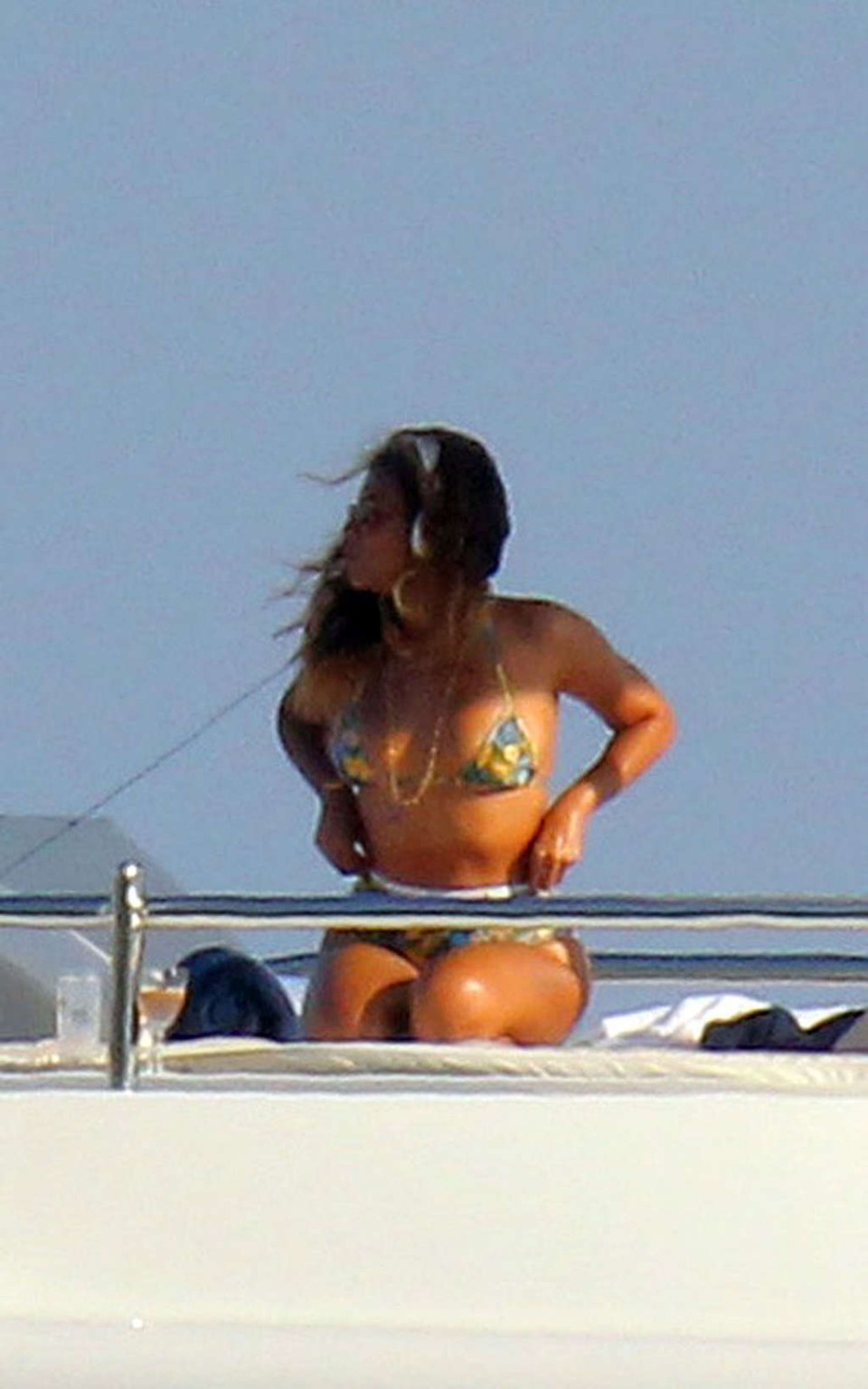 Beyonce knowles exponiendo su puto cuerpo sexy y su culo caliente en tanga
 #75336014