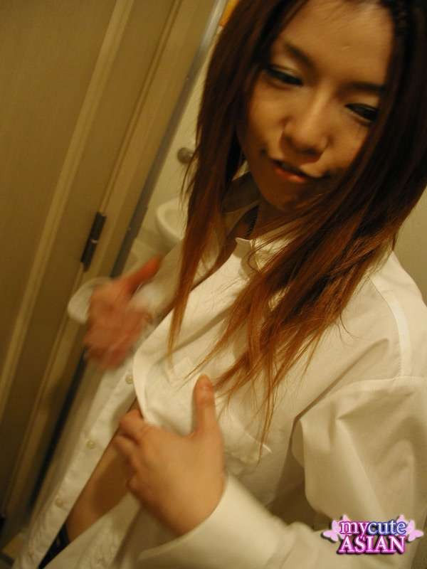 Un amateur japonais chaud prend une douche sexy.
 #77868122