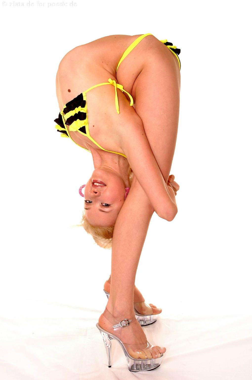 Contortion Mädchen zlata in flexi Posen
 #72390561