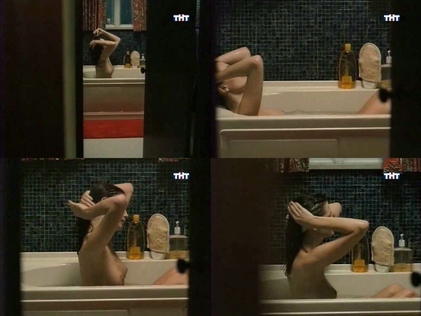 Actriz mischa barton topless y mostrando sus tetas en seethrough
 #75379520