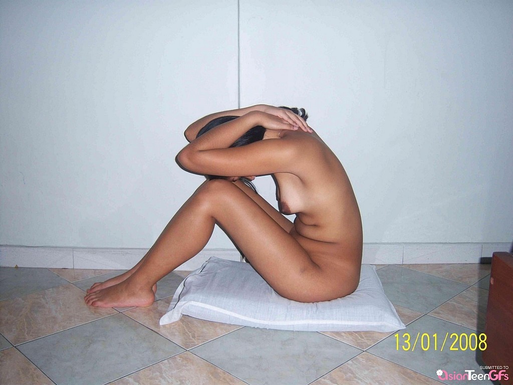 Joven indonesia muestra su coño afeitado bf
 #67210496