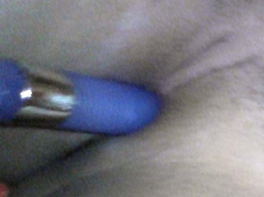 彼女のハゲたクンニは、おもちゃを必要とする
 #75659806