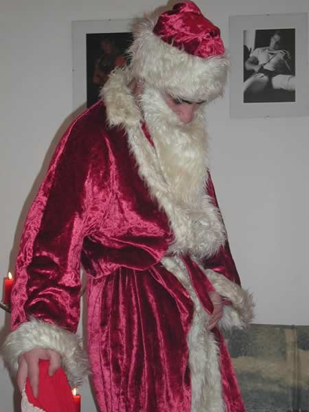 リビングルームで裸になるサンタ
 #77009616