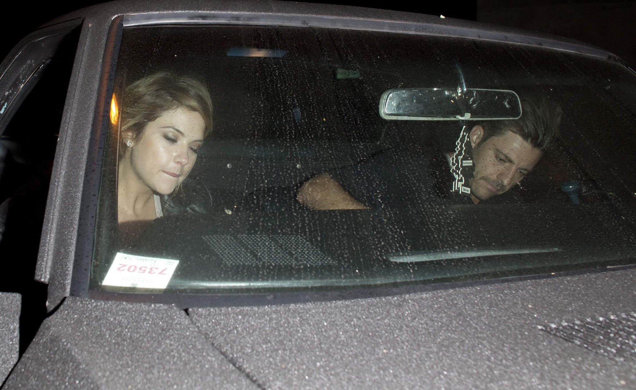 Ashley benson sin sujetador en el restaurante craigs en west hollywood
 #75222084