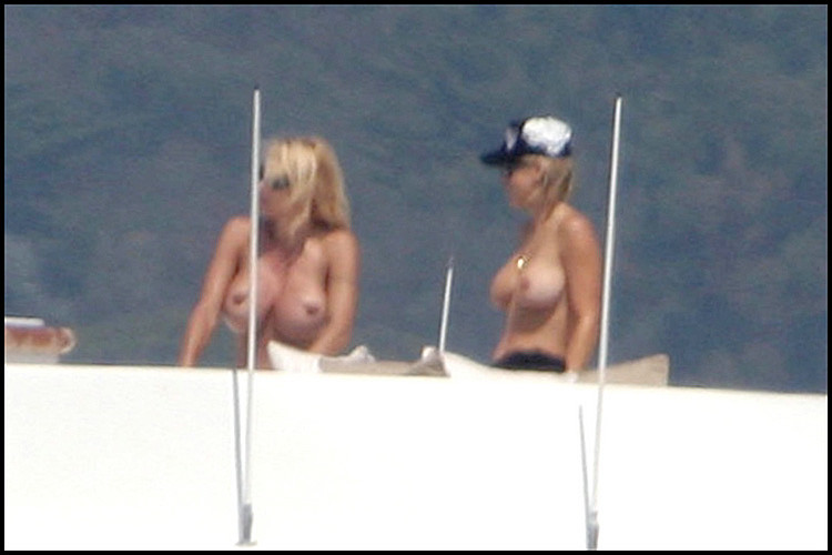 Pamela Anderson zeigt ihren schönen Arsch am Strand
 #75404684