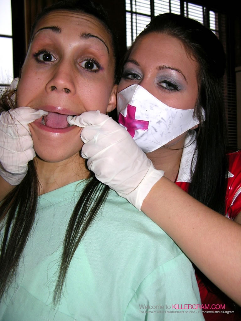 Renee richards en uniforme de enfermera inspecciona el coño de sus pacientes #76162272