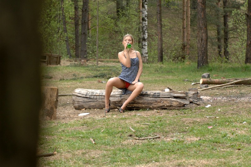 Drunk teenie pulls down her thong and takes a piss in the forest #78693242