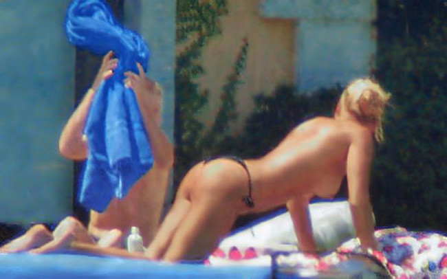 Anna Kournikova showing off her hot ass in bikini #75391219
