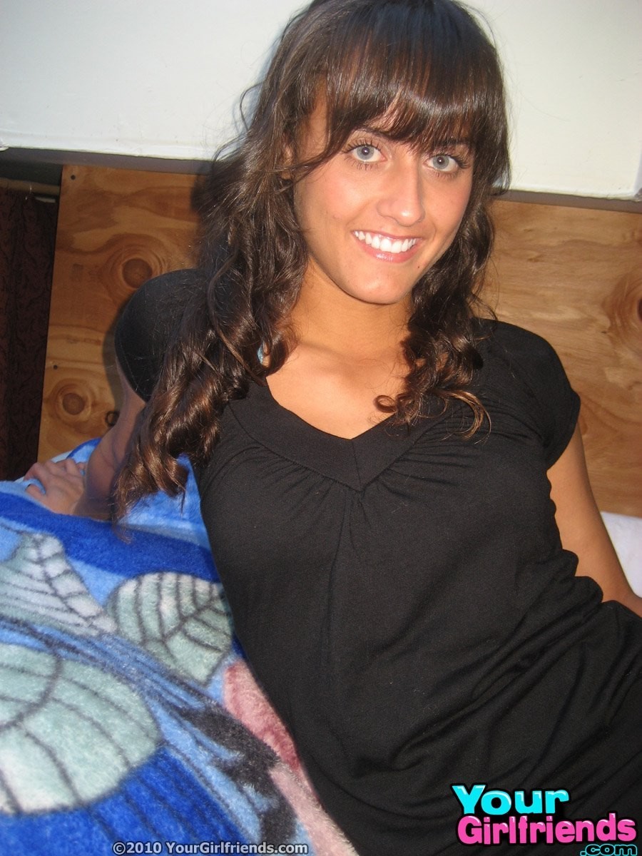 Amateur girlfriends posing