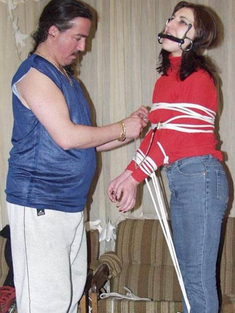 Esclavo puta es castigado
 #72234804