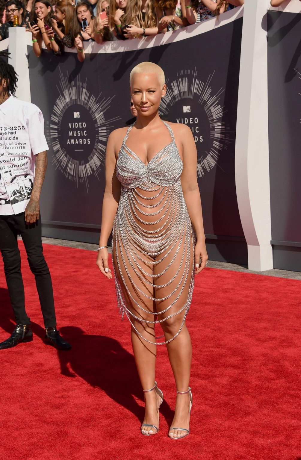 La curvilínea Amber Rose con un vestido de cadenas y un tanga en los mtv video music awards 2014 a
 #75187392