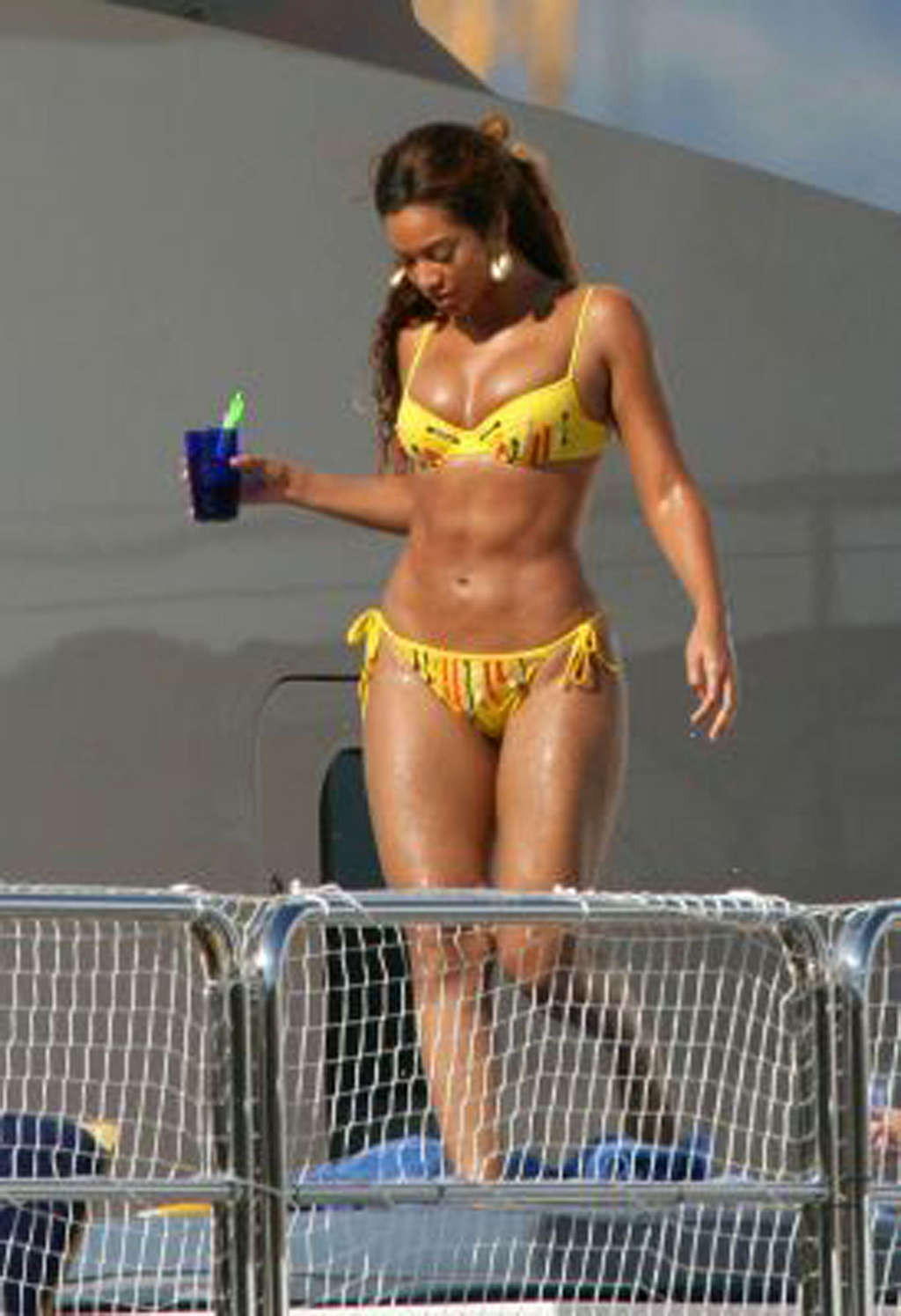 Beyonce Knowles showing her sexy ass and hot body in bikini #75352166