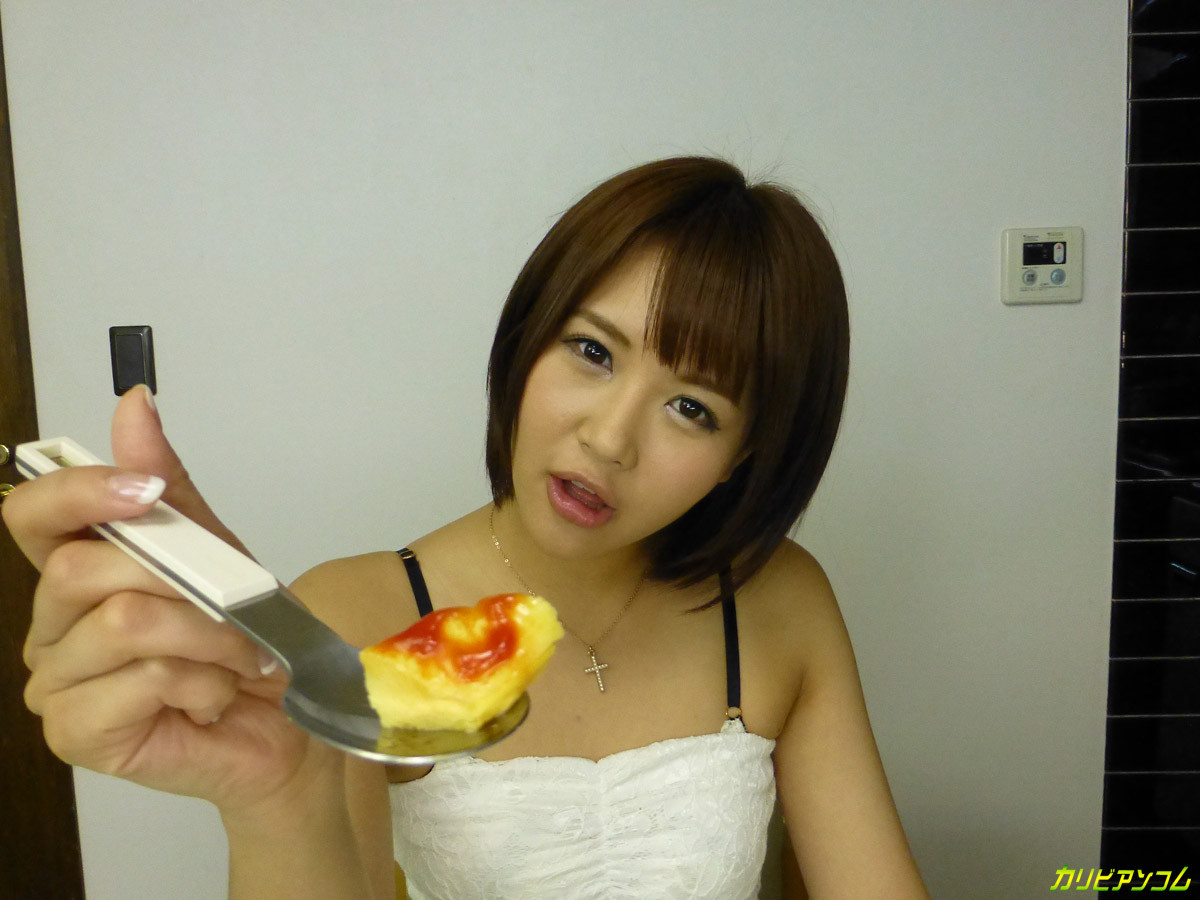 Sesso erotico giapponese teenager sexy sul tavolo della cucina
 #74239518