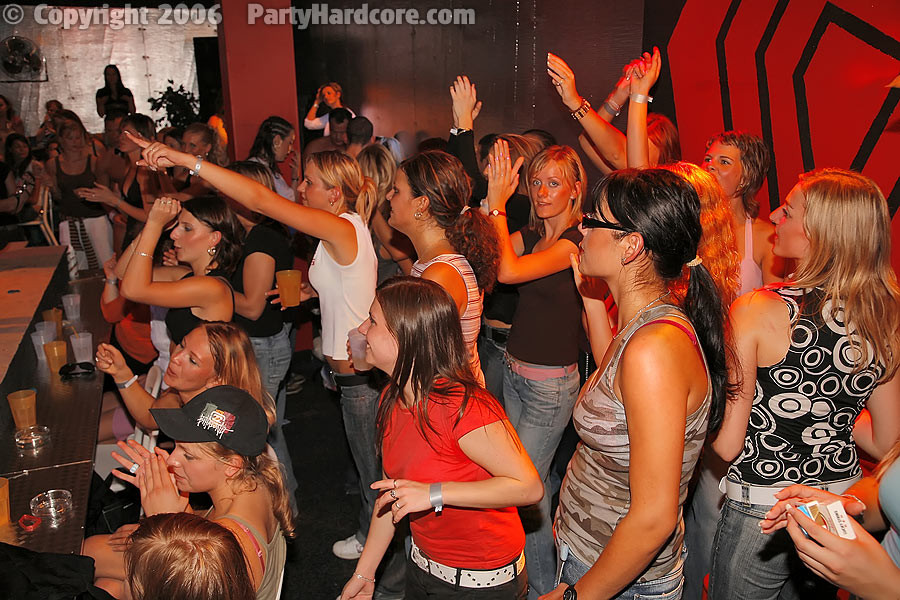 :: PARTY HARDCORE :: Drunken girls sucking big creamed cocks in the night club #76820928