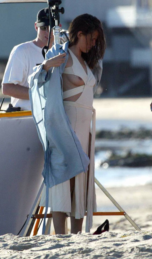Jennifer Garner posiert sexy im Bikini und Nippelslip Bilder
 #75426452