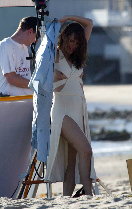 Jennifer Garner posiert sexy im Bikini und Nippelslip Bilder
 #75426460