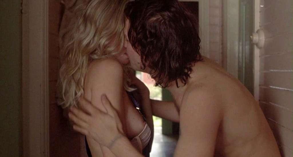 Abbie Cornish che espone le sue belle grandi tette e con ragazzo nudo in bagno
 #75336144