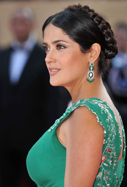 Salma Hayek, une célébrité aux gros seins irrésistibles dans une jolie robe.
 #75414133