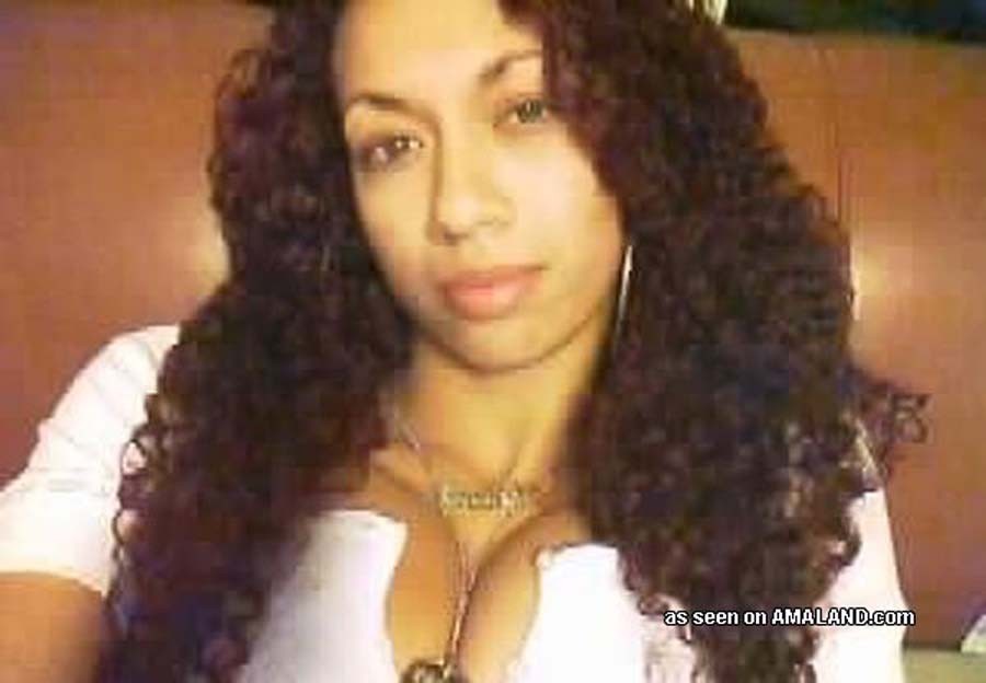 Nice gallery of a mulatto chick's fine selfpics #73357004