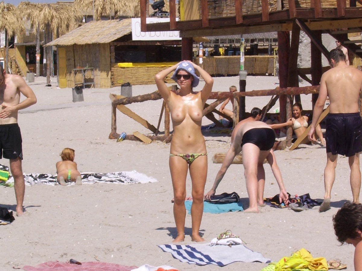 Look at her bathe her awesome teenager entire body in the water #72250388