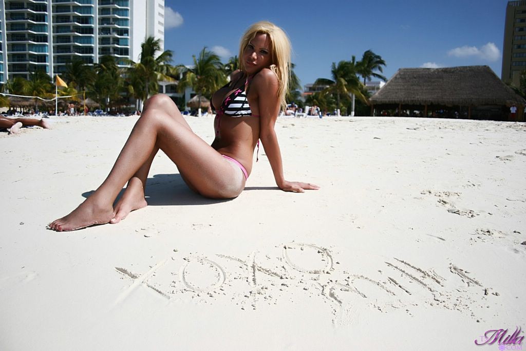 Curvy Argentine shemale hits the beach in her bikini #78014803