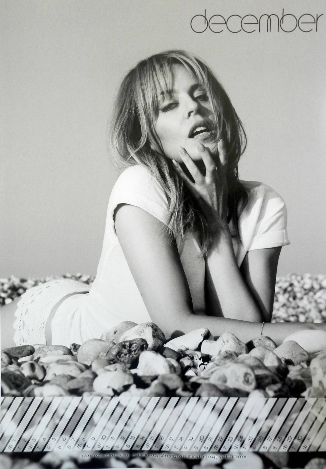 Kylie Minogue sieht sehr sexy aus in ihrem offiziellen Kalender-Fotoshooting für 2014
 #75215311