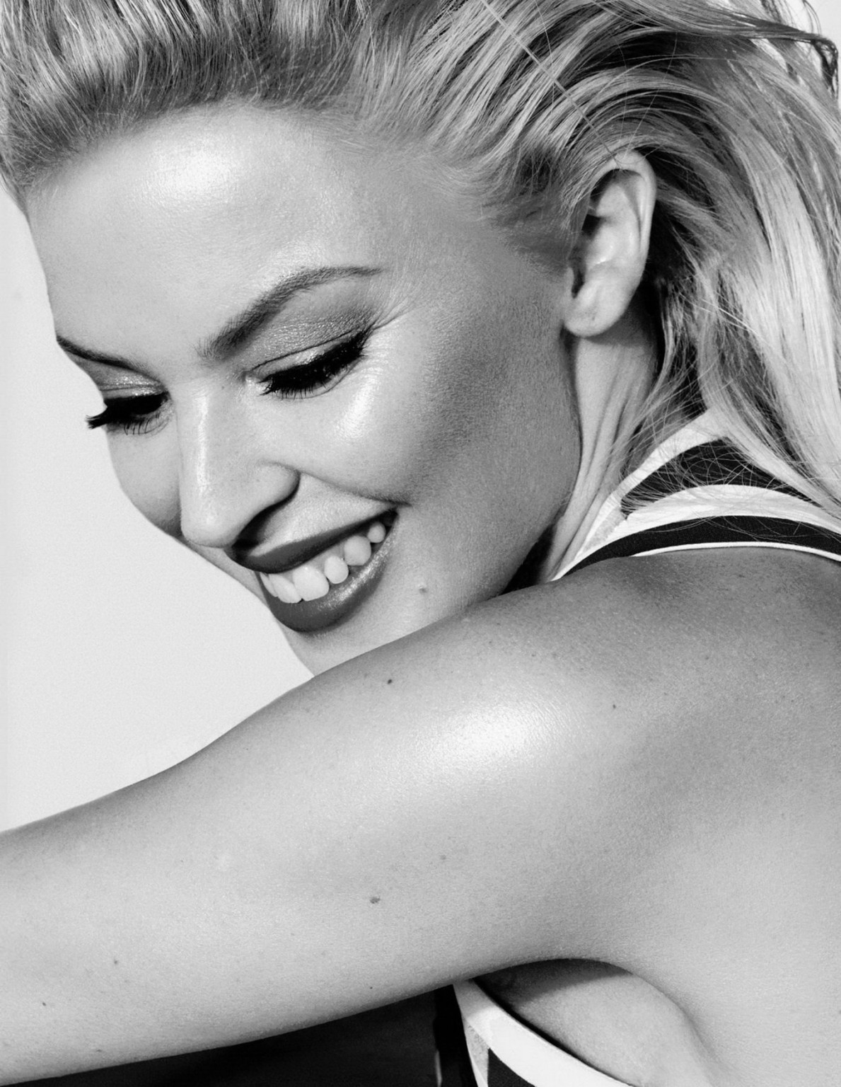 Kylie Minogue looking very sexy in her official 2014 calendar photoshoot #75215340